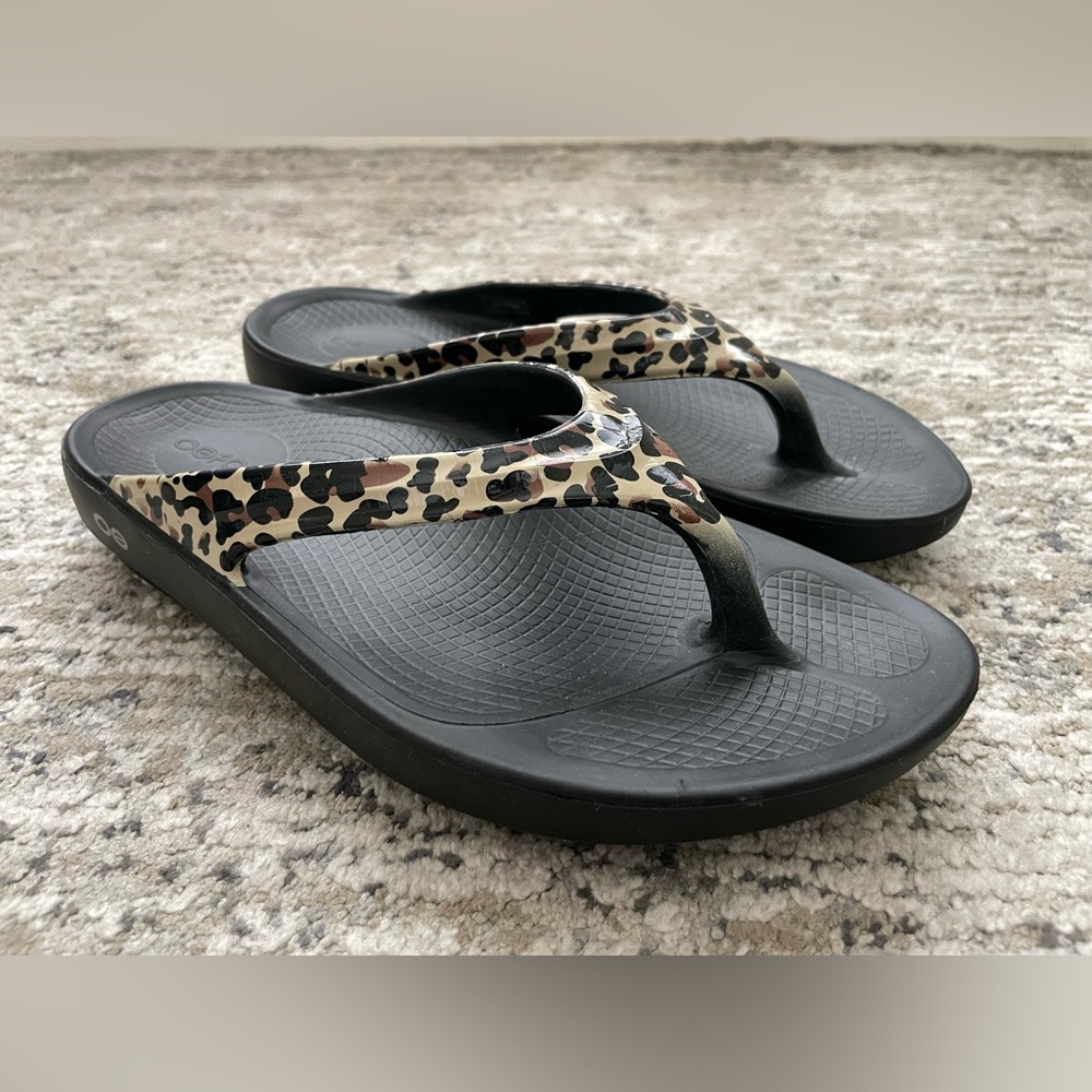Oofos Oolala Leopard Print Sandals Size 9 Recovery Sandals Limited Edition - Picture 7 of 9